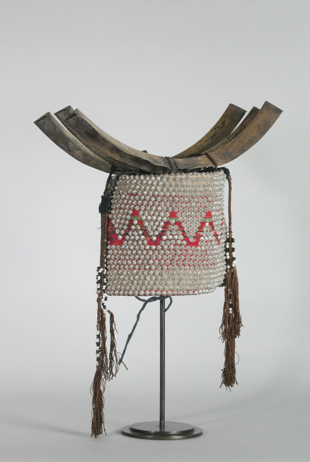 Coiffe  de mariage Yao
Asie. Provinces du Hunan, du Guizhou, du Yunnan, du Guangxi et du Guangdong