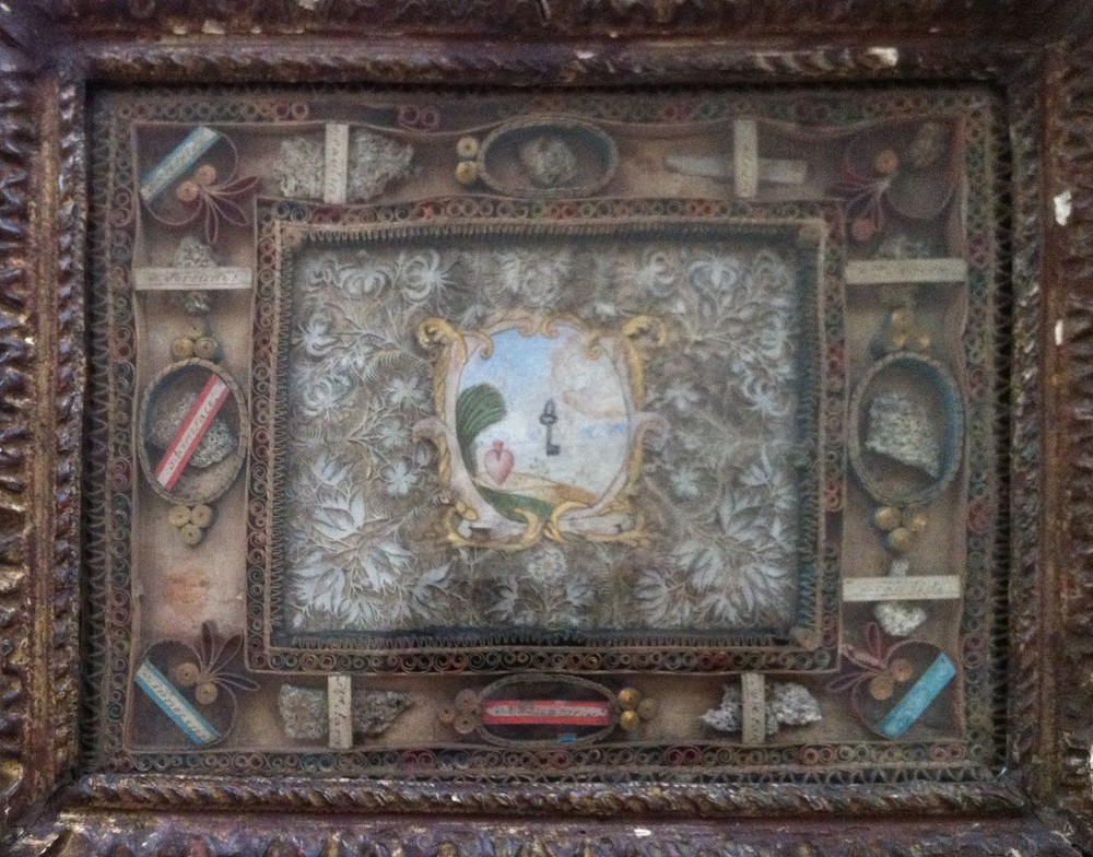 reliquaire	avec canivet central