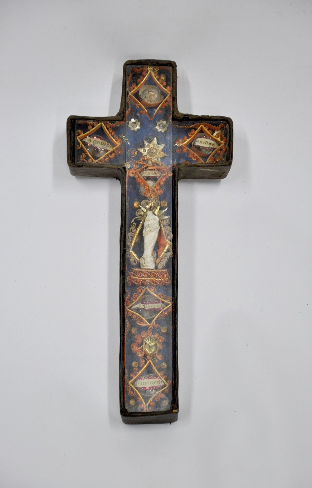 croix reliquaire
paperoles et reliques